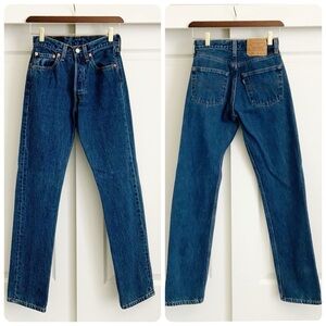Vintage Levi’s 501 - 26X30 Women’s - Button Fly - Mid Wash - Straight -💯 Cotton